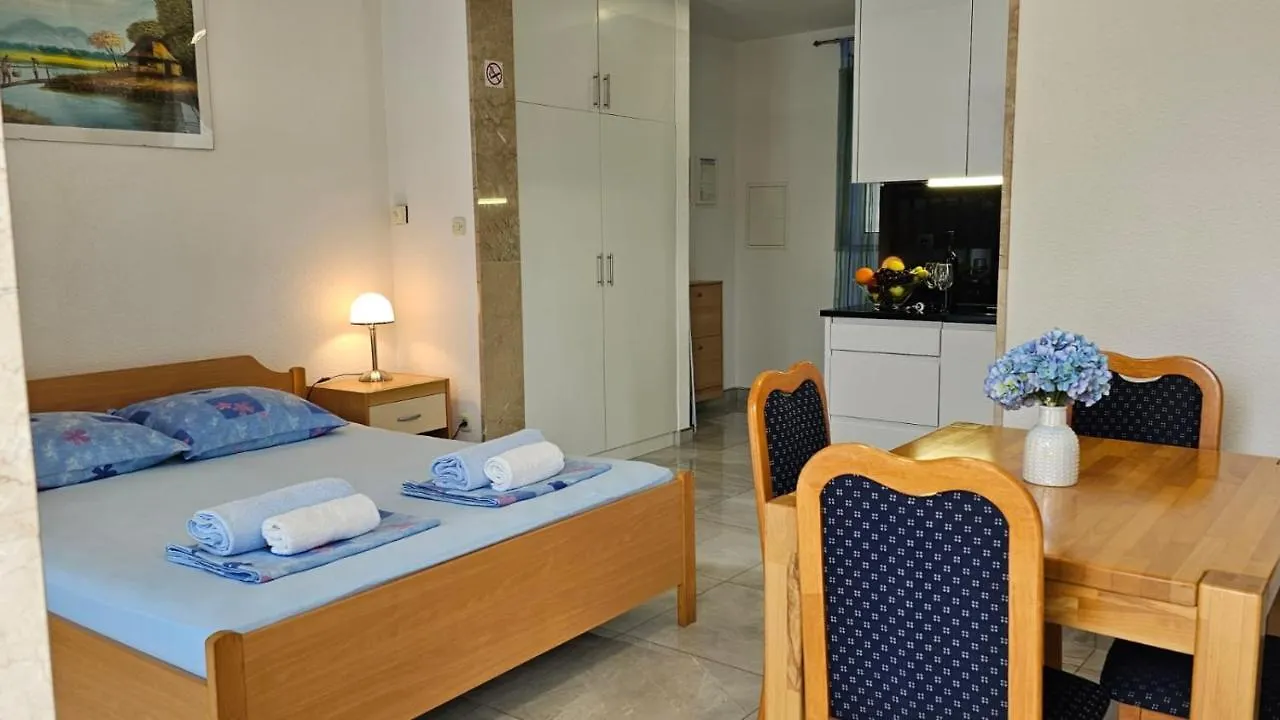 Apartmani Barnjak 트로기르 0*,